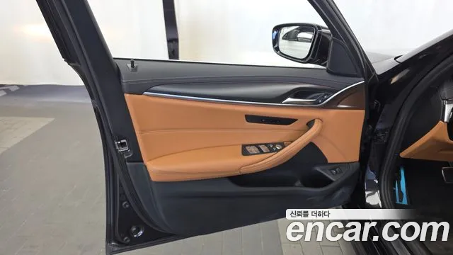 BMW 5 Series G30 — Фото автомобиля 13