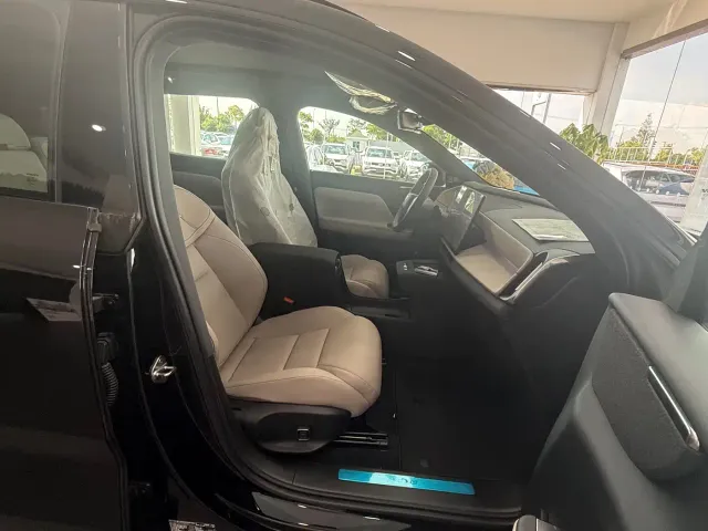 Volvo XC70 Plug-in Hybrid — Фото автомобиля 17