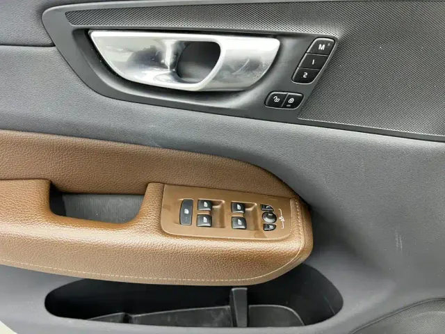 Volvo XC60 — Фото автомобиля 17