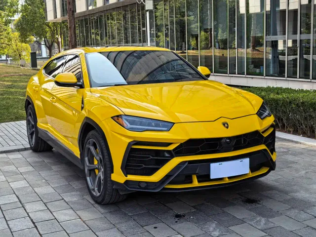 Lamborghini Urus — Фото автомобиля 3