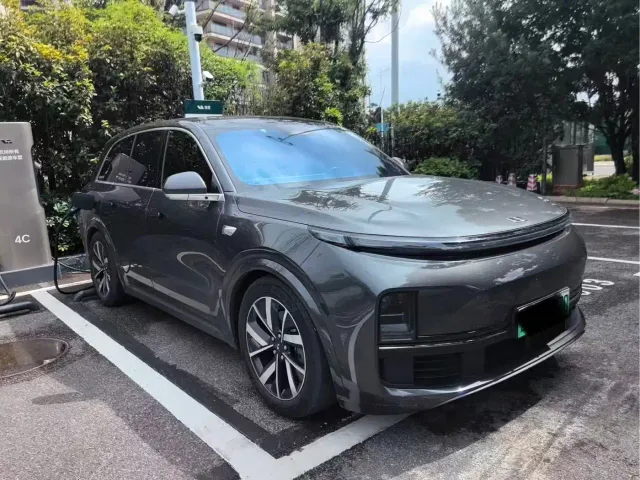 Li Auto L8 — Фото автомобиля 2