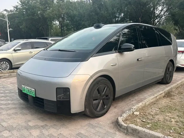 Фотография автомобиля — Li Auto MEGA