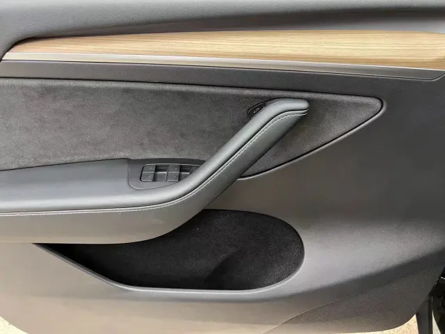 Tesla Model Y — Фото автомобиля 15