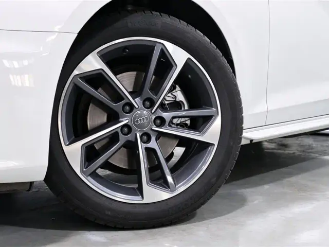 Audi A4L — Фото автомобиля 13