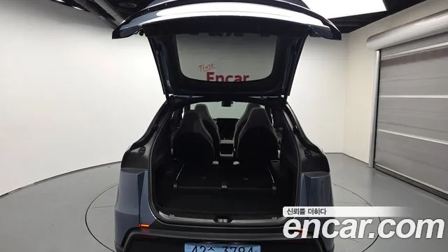 Tesla Model Y — Фото автомобиля 19