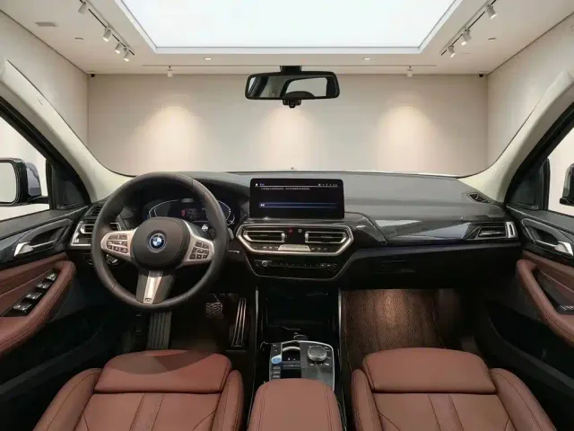 BMW iX3 — Фото автомобиля 3