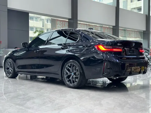 BMW 3 Series — Фото автомобиля 8