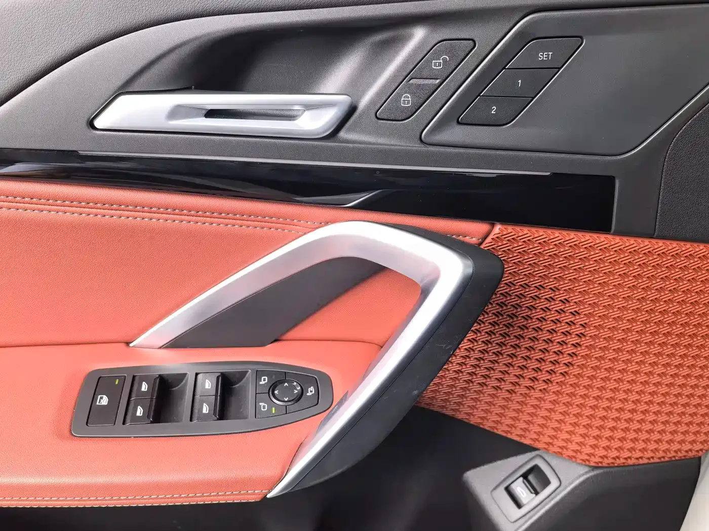 BMW BMW iX1 2026 eDrive25L X Design Package — Фото автомобиля 13