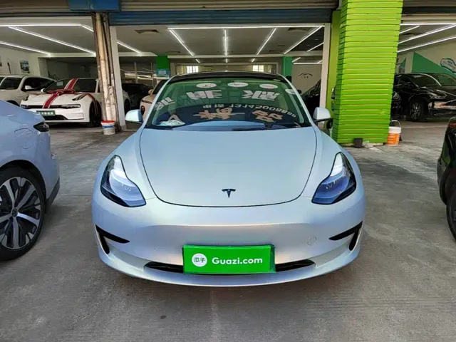 Tesla Model 3 — Фото автомобиля 2