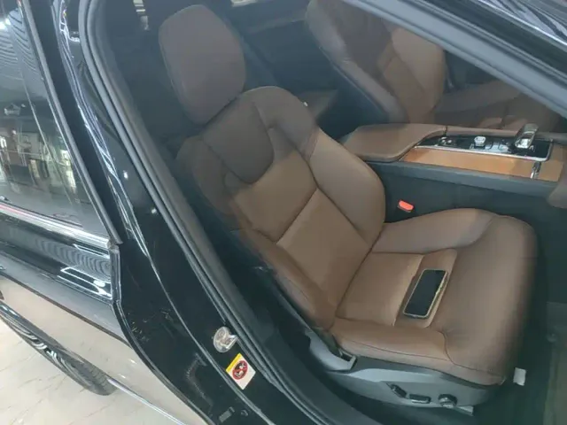 Volvo XC90 — Фото автомобиля 24