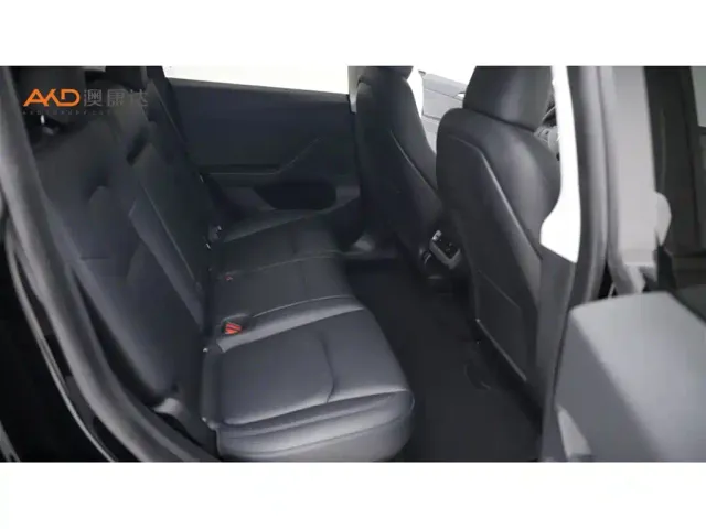 Tesla Model Y — Фото автомобиля 8
