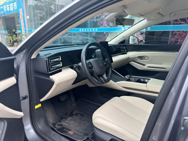 BYD Qin L — Фото автомобиля 4