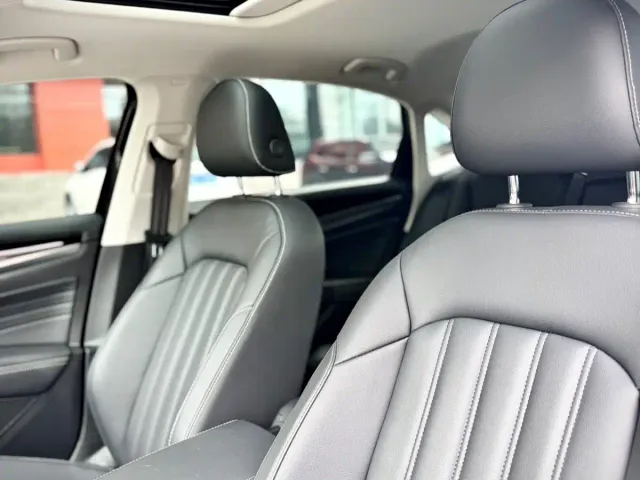 Volkswagen Passat — Фото автомобиля 17