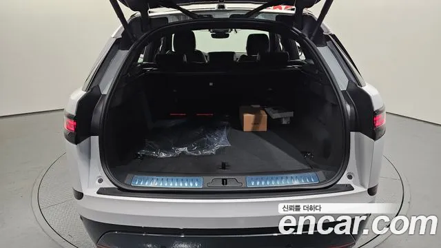 Land Rover Range Rover Velar Range Rover Velar 2.0 P250 Dynamic SE — Фото автомобиля 10