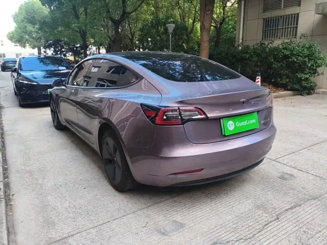 Tesla Model 3 — Фото автомобиля 4