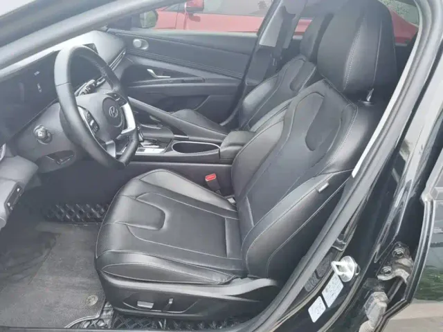 Hyundai Elantra — Фото автомобиля 14