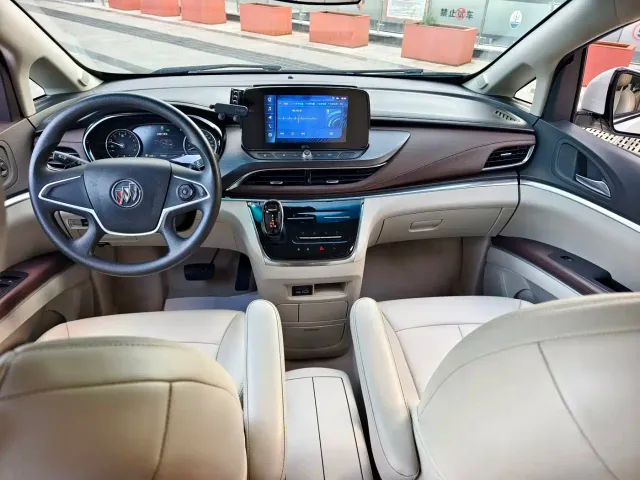Buick GL8 — Фото автомобиля 6