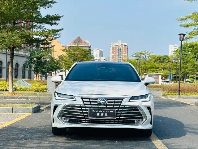 Toyota Avalon — Фото автомобиля 2