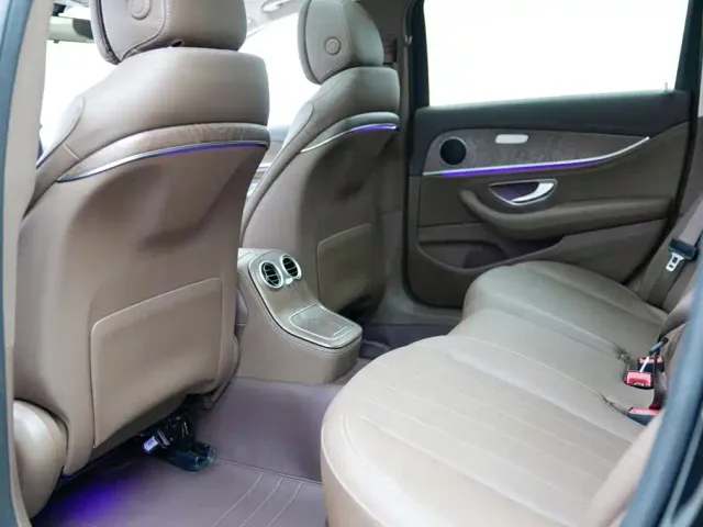 Mercedes-Benz E-Class — Фото автомобиля 17