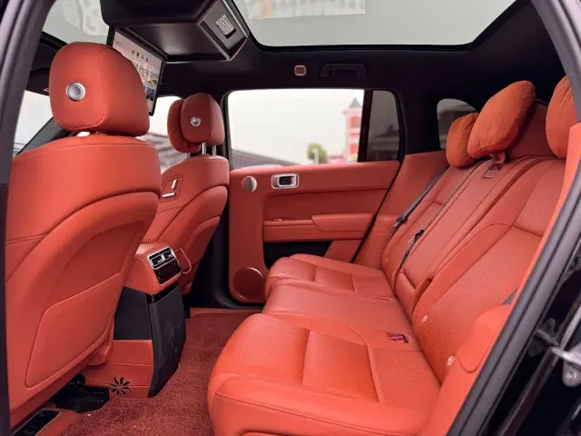 Li Auto L7 — Фото автомобиля 11