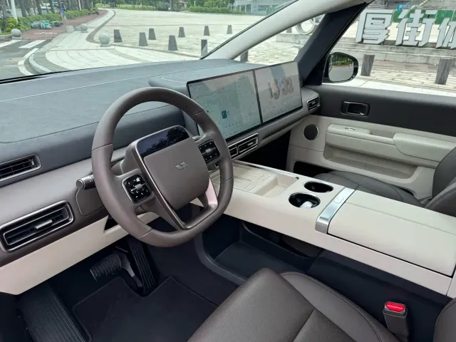 Li Auto MEGA — Фото автомобиля 7