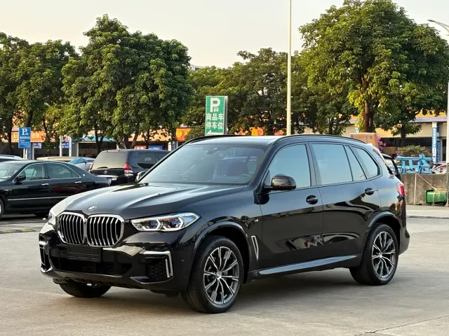 Фотография автомобиля — BMW X5