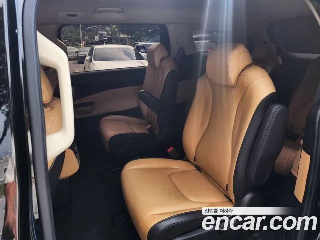 Kia Carnival Generation 4 — Фото автомобиля 20