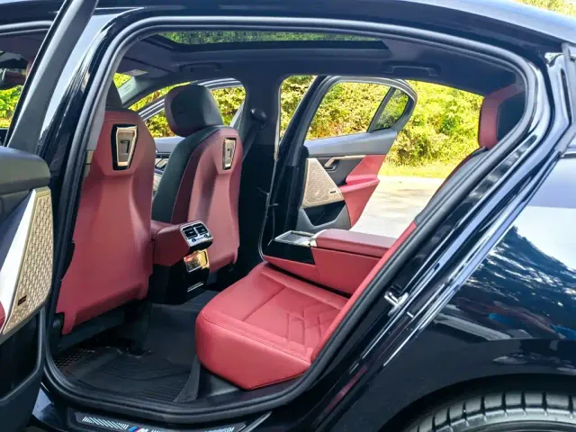 BMW 5 Series — Фото автомобиля 10