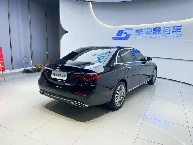 Mercedes-Benz E-Class — Фото автомобиля 4