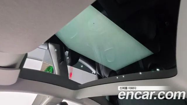 Tesla Model 3 — Фото автомобиля 11
