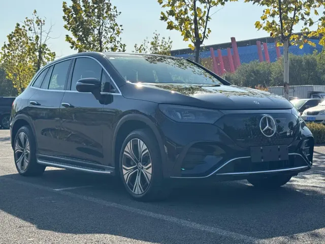 Mercedes-Benz EQE SUV — Фото автомобиля 3