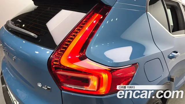 Вольво XC40 B4 Ultimate Bright — Фото автомобиля 17