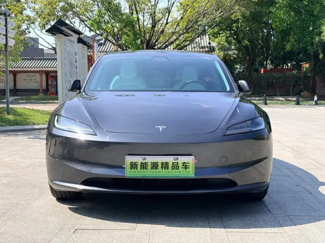 Tesla Model 3 — Фото автомобиля 2