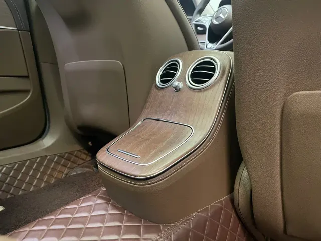 Mercedes-Benz E-Class — Фото автомобиля 10