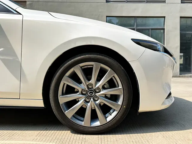 Mazda Axela — Фото автомобиля 8