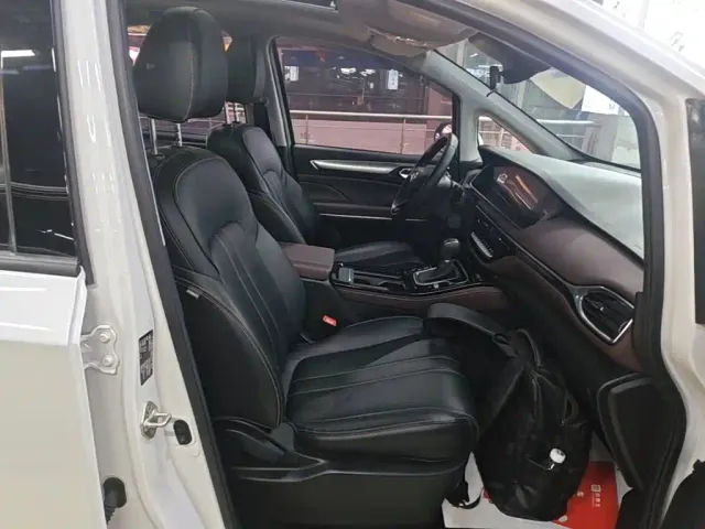 GAC Trumpchi M6 — Фото автомобиля 24