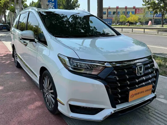 Honda Elysion — Фото автомобиля 3