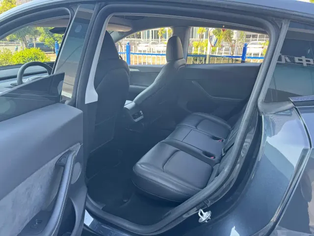 Tesla Model Y — Фото автомобиля 8