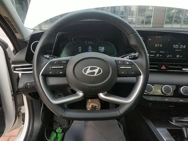 Hyundai Elantra — Фото автомобиля 10