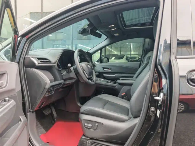 Toyota Sienna — Фото автомобиля 16