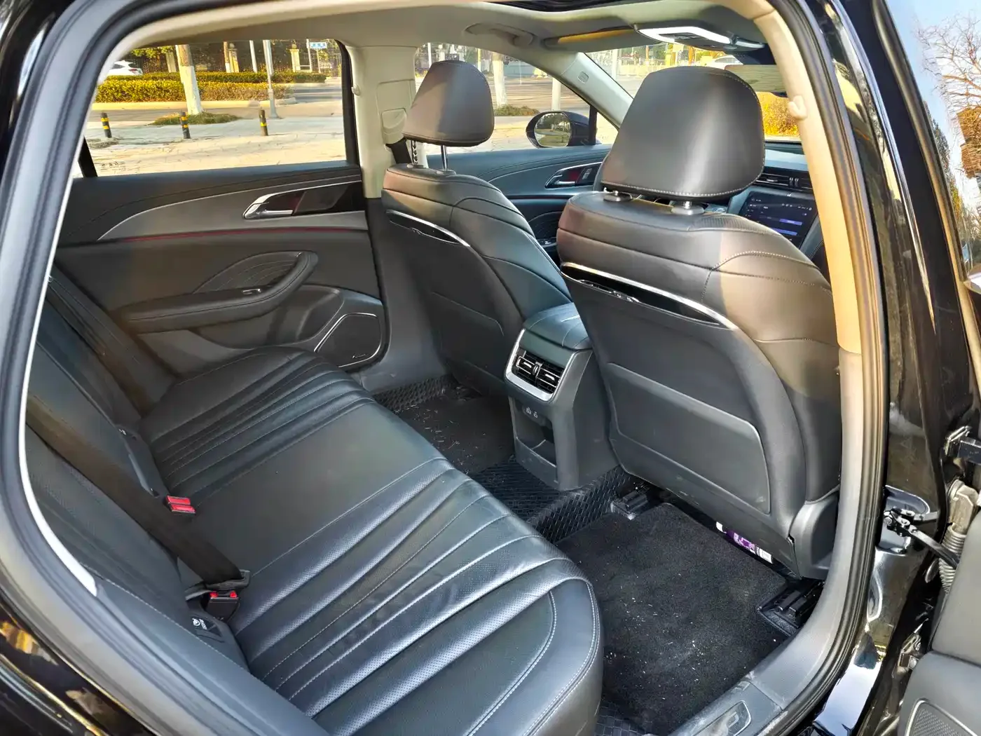 Hongqi Hongqi H5 2023 1.5T DCT Smart Connect Joy Edition — Фото автомобиля 14