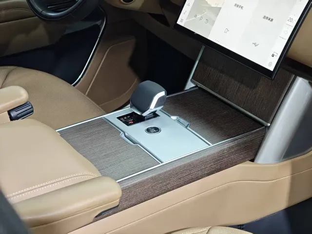 Land Rover Range Rover — Фото автомобиля 8