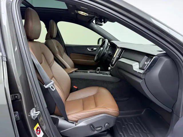 Volvo XC60 — Фото автомобиля 8