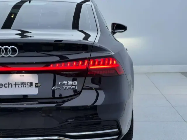 Audi A7L — Фото автомобиля 8