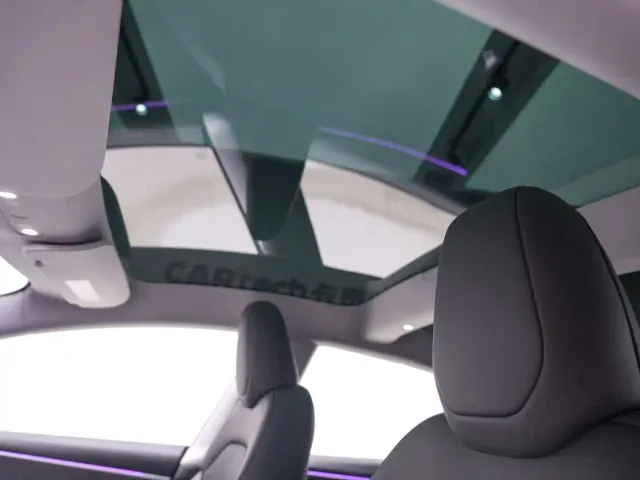 Tesla Model 3 — Фото автомобиля 11