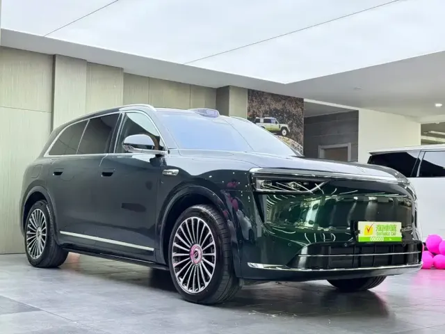 AITO Wenjie AITO M8 2025 Extended Range Ultra 53.4kWh 6-Seater — Фото автомобиля 3