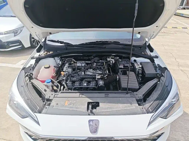 Roewe i5 — Фото автомобиля 19