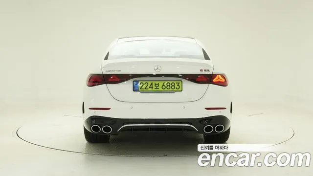 Mercedes-Benz E-Class — Фото автомобиля 4