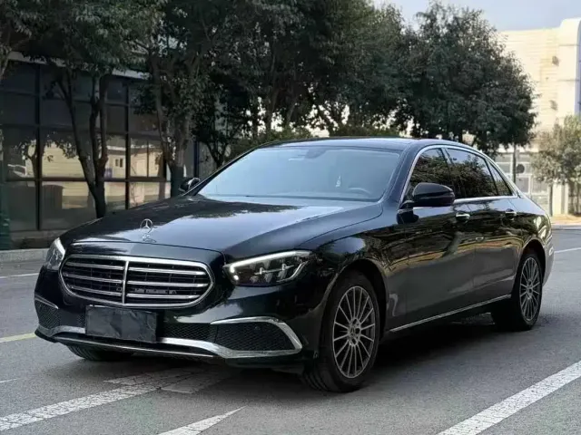 Фотография автомобиля — Mercedes-Benz E-Class