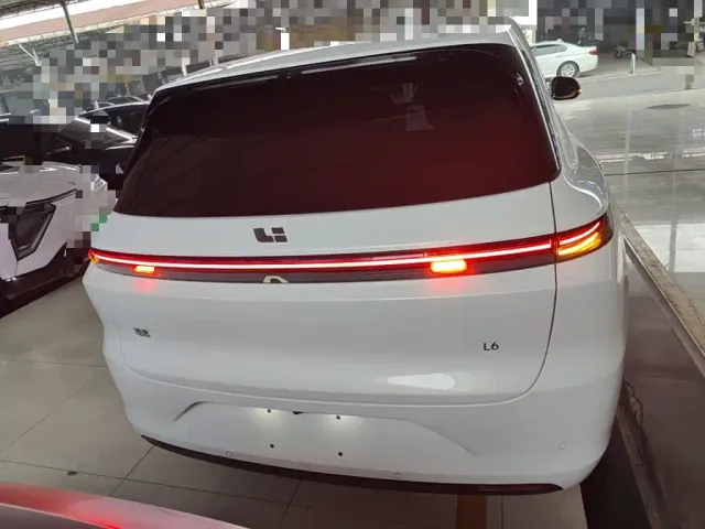 Li Auto L6 — Фото автомобиля 5